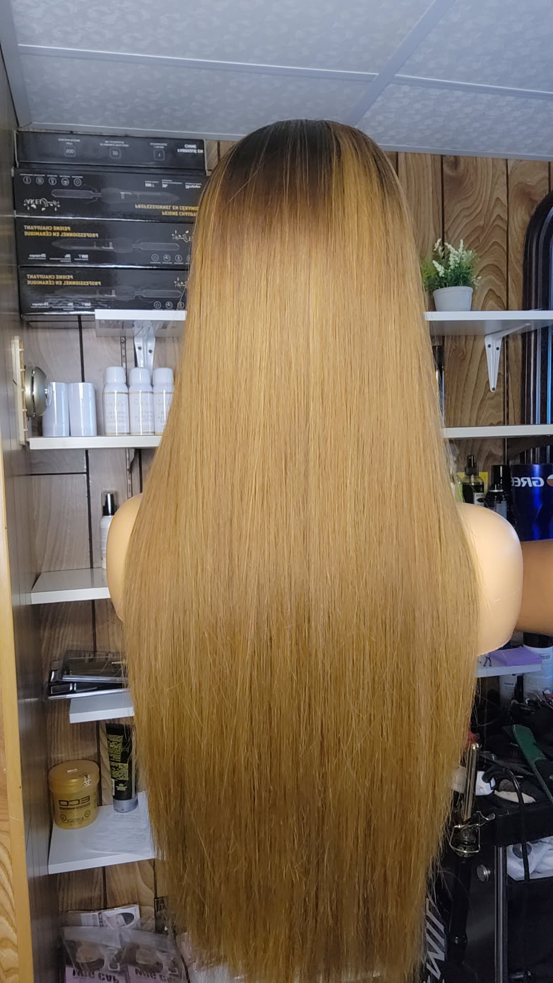 EMMANUELLA 24" DENTELLE HD SANS COLLE