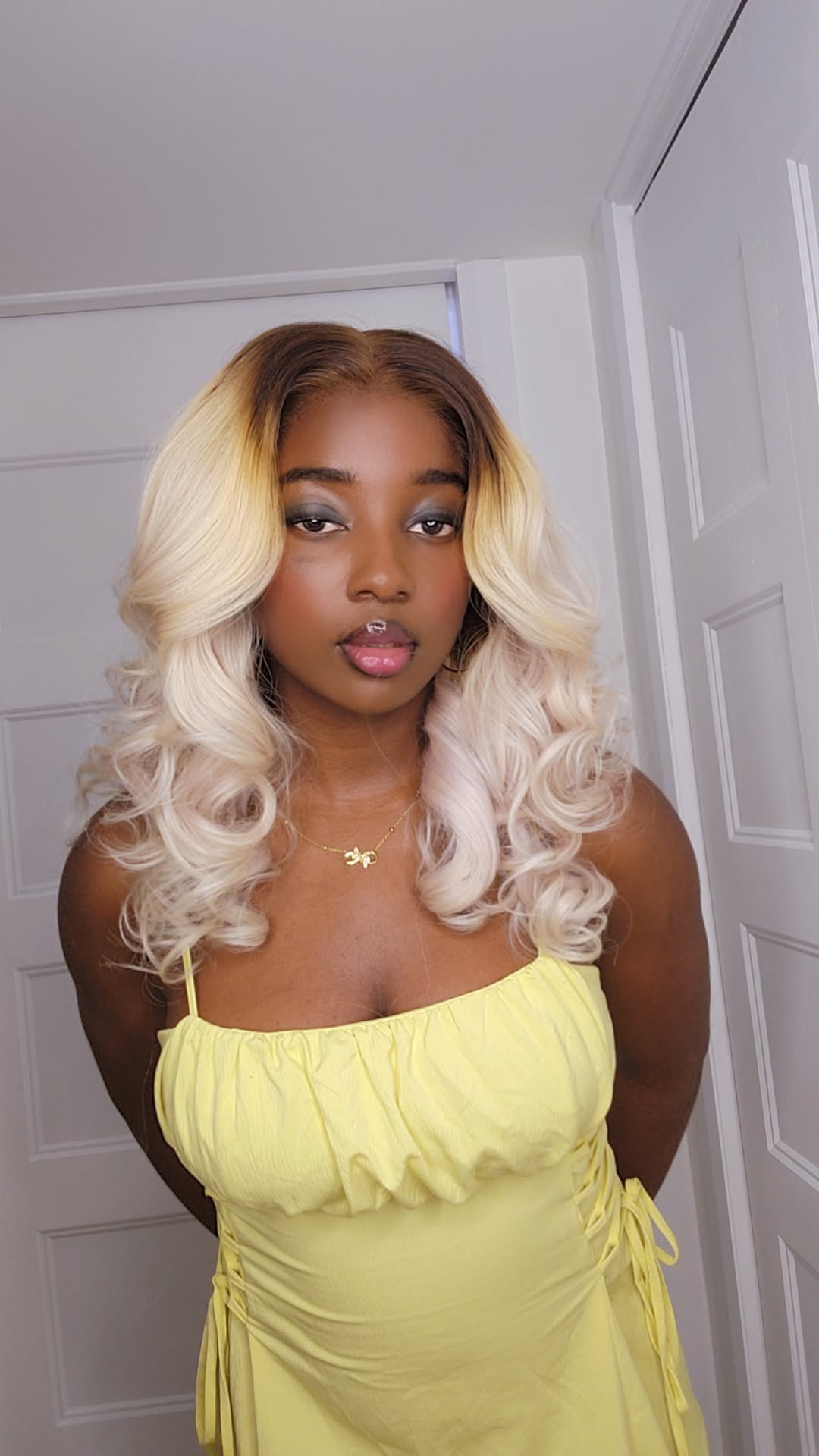 Cheveux blonds ondulés et rebondissants, fermeture 18 pouces, 5×5