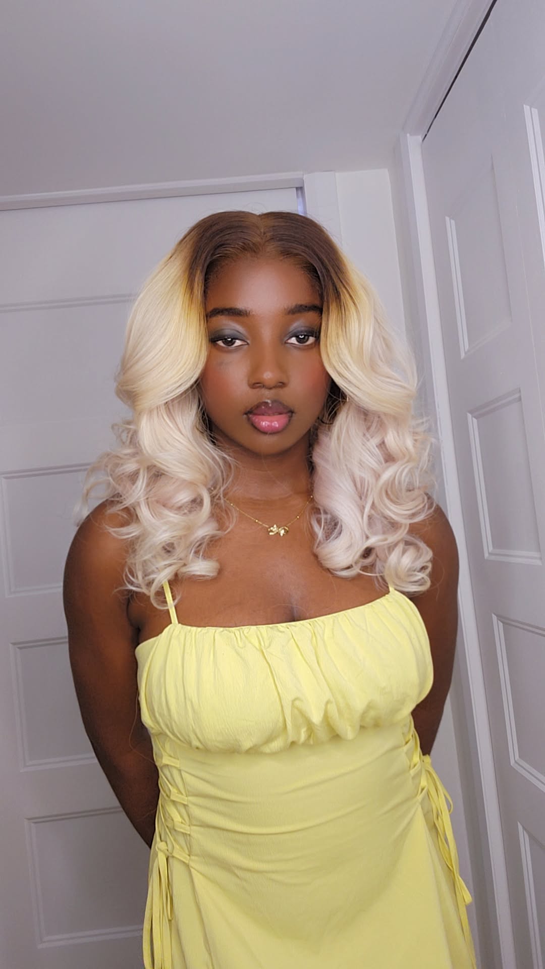 Cheveux blonds ondulés et rebondissants, fermeture 18 pouces, 5×5