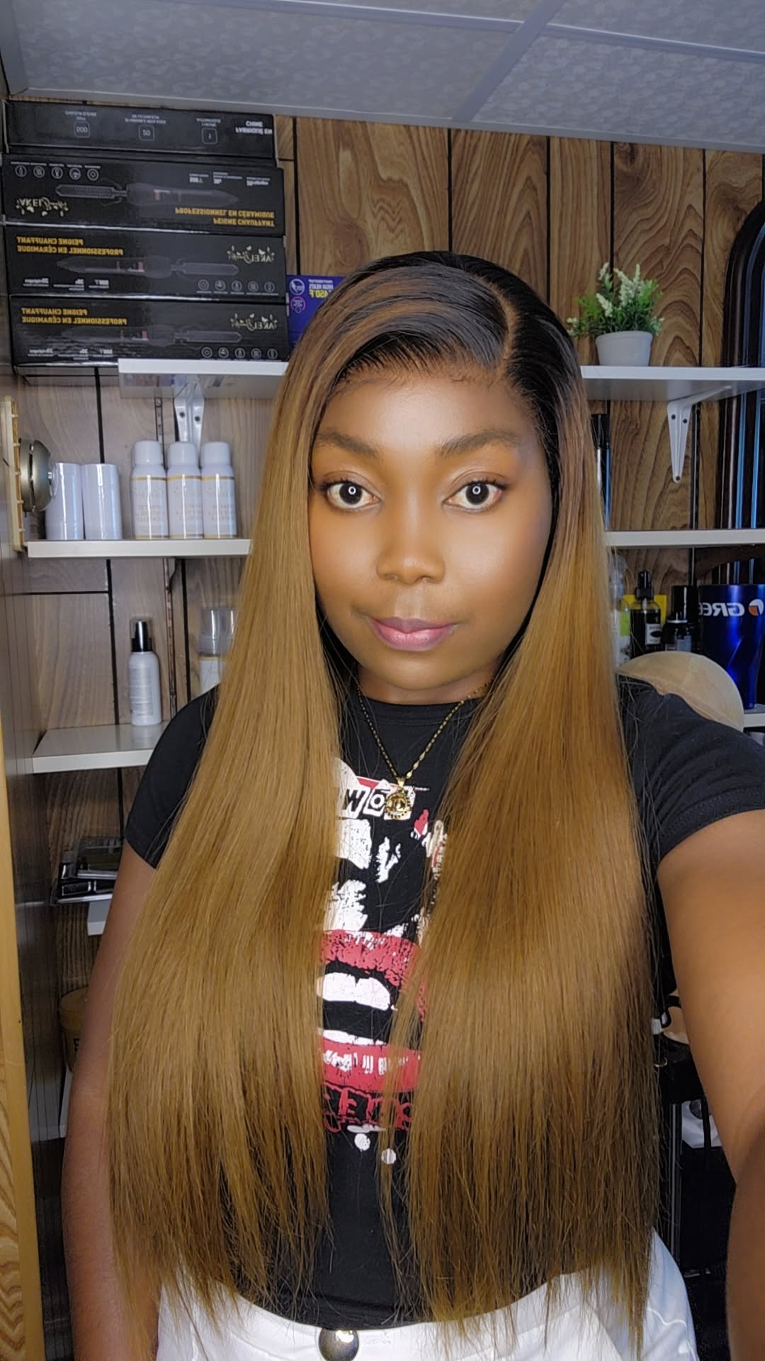 EMMANUELLA 24" DENTELLE HD SANS COLLE