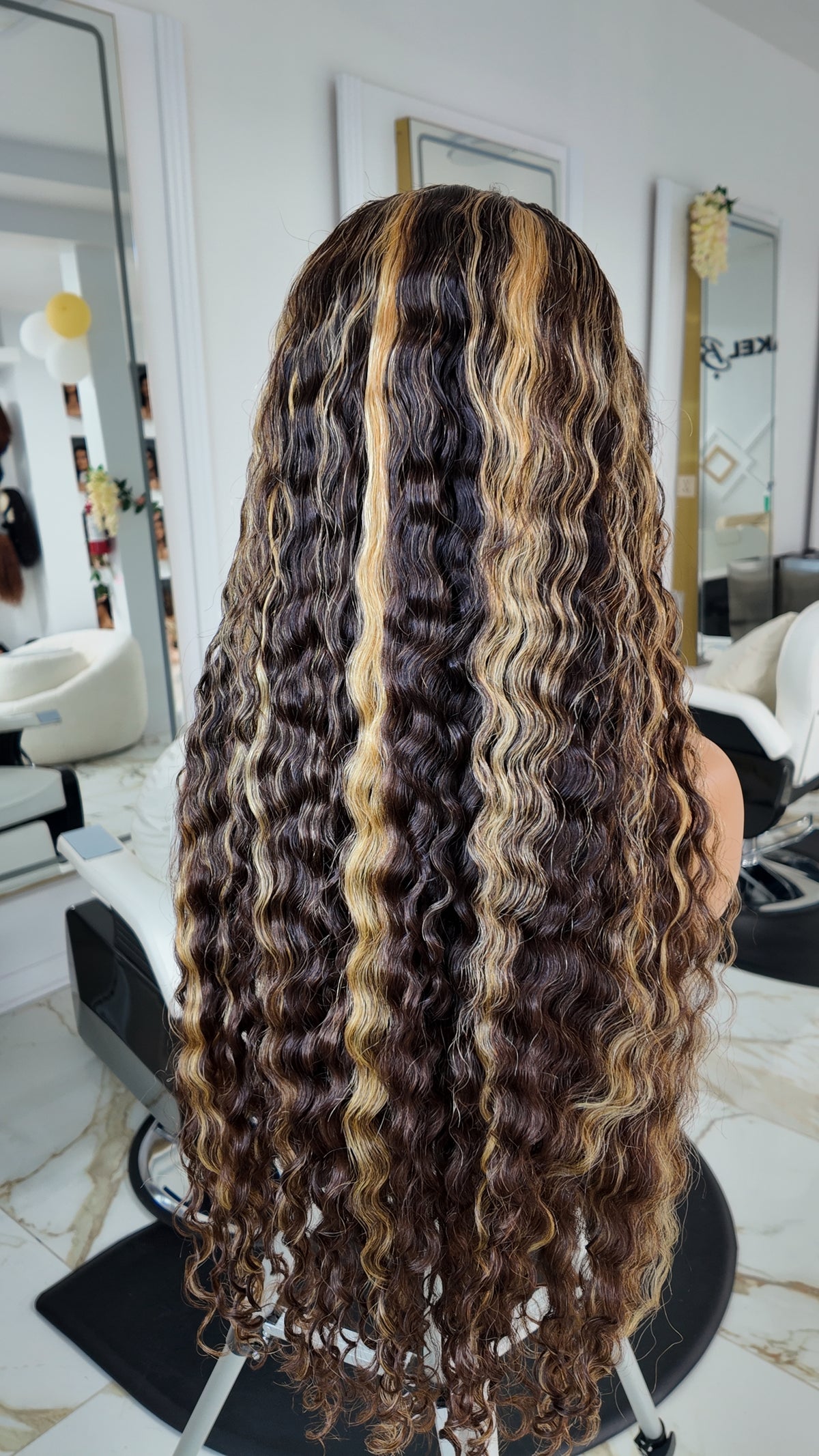 KATTY 28" 7×7 HD PIANO  CURLY BRÉSILIENNE 350g