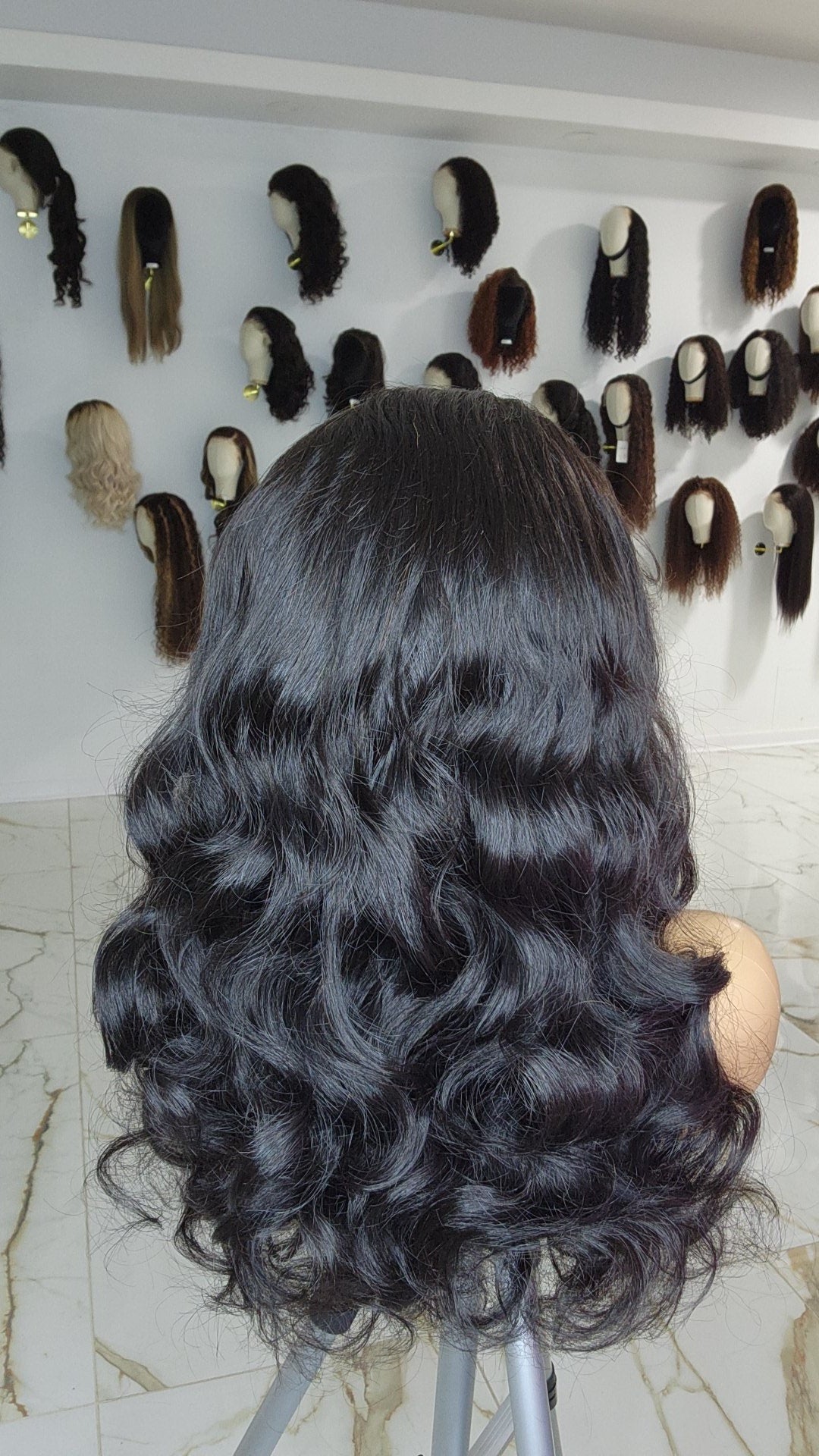 TRESSES À ONDULATIONS PROFONDES 28" DENTELLE 13×6 HD 1B