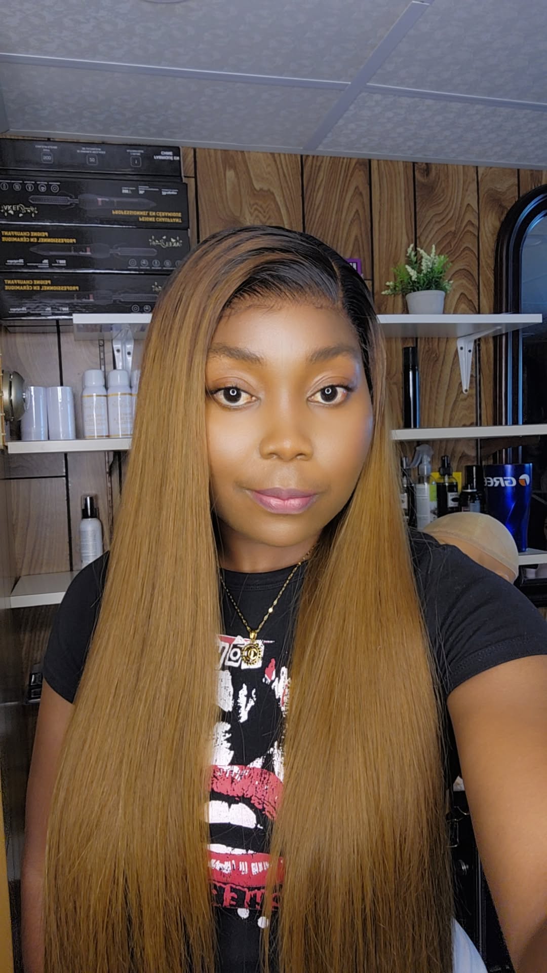 EMMANUELLA 24" DENTELLE HD SANS COLLE