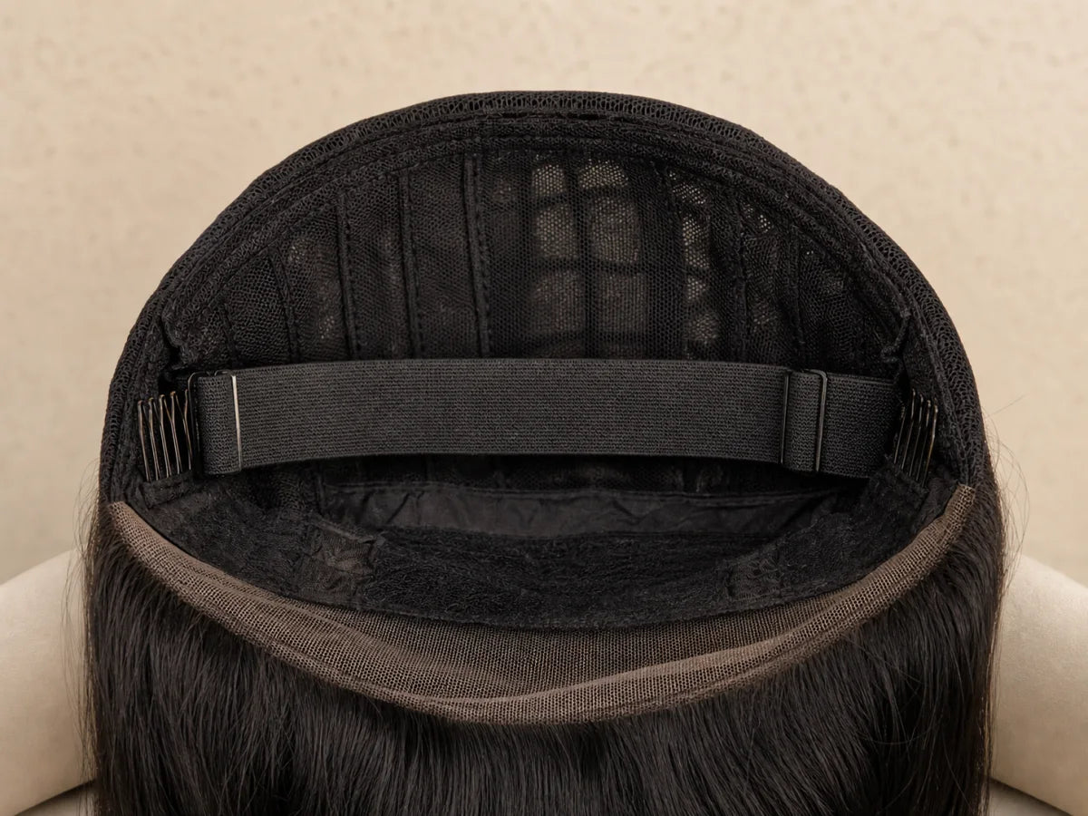 Intérieur du bonnet avec bande élastique et peignes